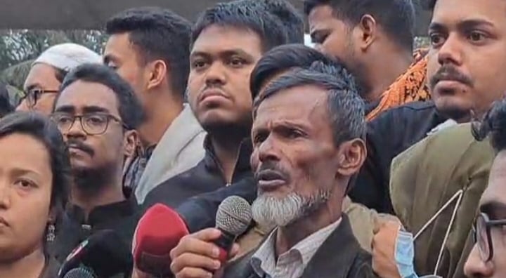 সমাবেশে বক্তব্য দেন ফেলানীর বাবা