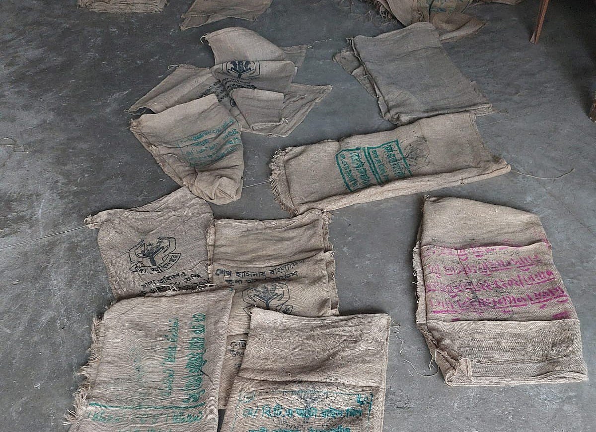 নিম্নমানের কিছু বস্তার নমুনা