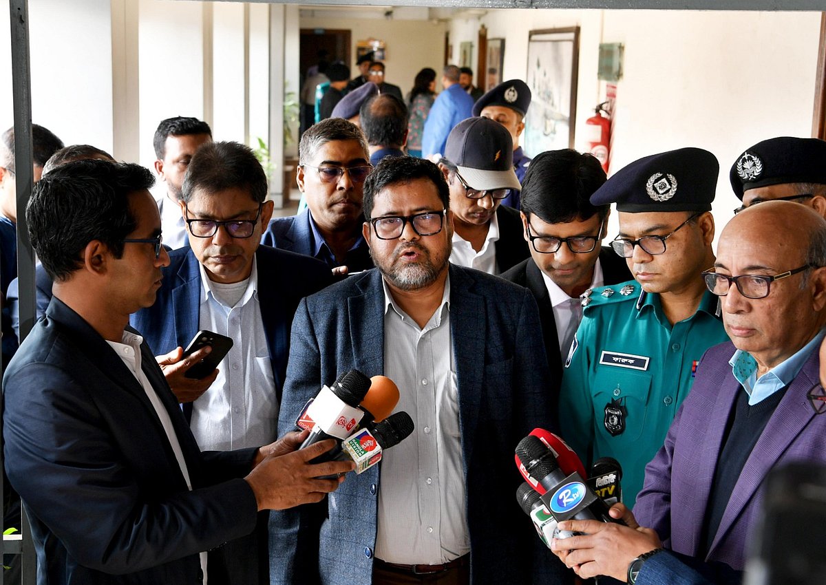 সভা শেষে সাংবাদিকদের সঙ্গে কথা বলেন স্বরাষ্ট্র মন্ত্রণালয়ের অতিরিক্ত সচিব নাসির-উদ দৌলা