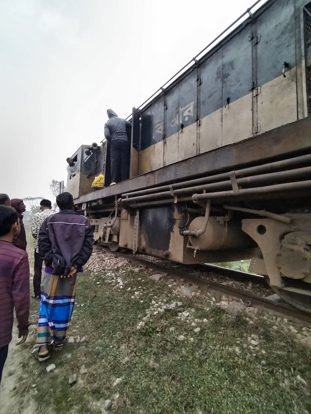 ঢাকা-ময়মনসিংহ রেলপথের ত্রিশালের আউলিয়ানগর এলাকায় মোহনগঞ্জগামী বলাকা কমিউটার ট্রেনের ইঞ্জিন বিকল হয়ে যায় আজ সকালে