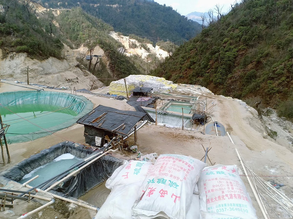 খনি খননের কারণে কাচিনকে এখন দূর থেকে দেখা চন্দ্রপৃষ্ঠের মতো মনে হবে।