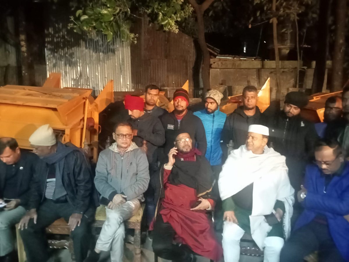 বরিশালে মহানগর বিএনপির সাবেক যুগ্ম আহ্বায়ক সৈয়দ আকবরের বাসায় বুধবার রাতে হামলা–ভাঙচুর চালানোর পর বিএনপির নেতা-কর্মীরা বাড়িটিতে যান এবং ক্ষোভ প্রকাশ করেন