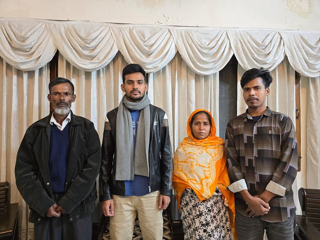 কুড়িগ্রামে সীমান্ত হত্যার শিকার ফেলানীর পরিবারের দায়িত্ব নিলেন উপদেষ্টা আসিফ মাহমুদ