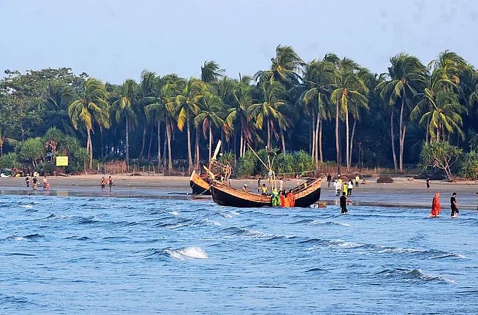 সরকারি সিদ্ধান্তে ও সিন্ডিকেট চক্রের দৌরাত্ম্যে সেন্ট মার্টিন ভ্রমণ আরও বেশি ব্যয়বহুল হয়ে পড়েছে।