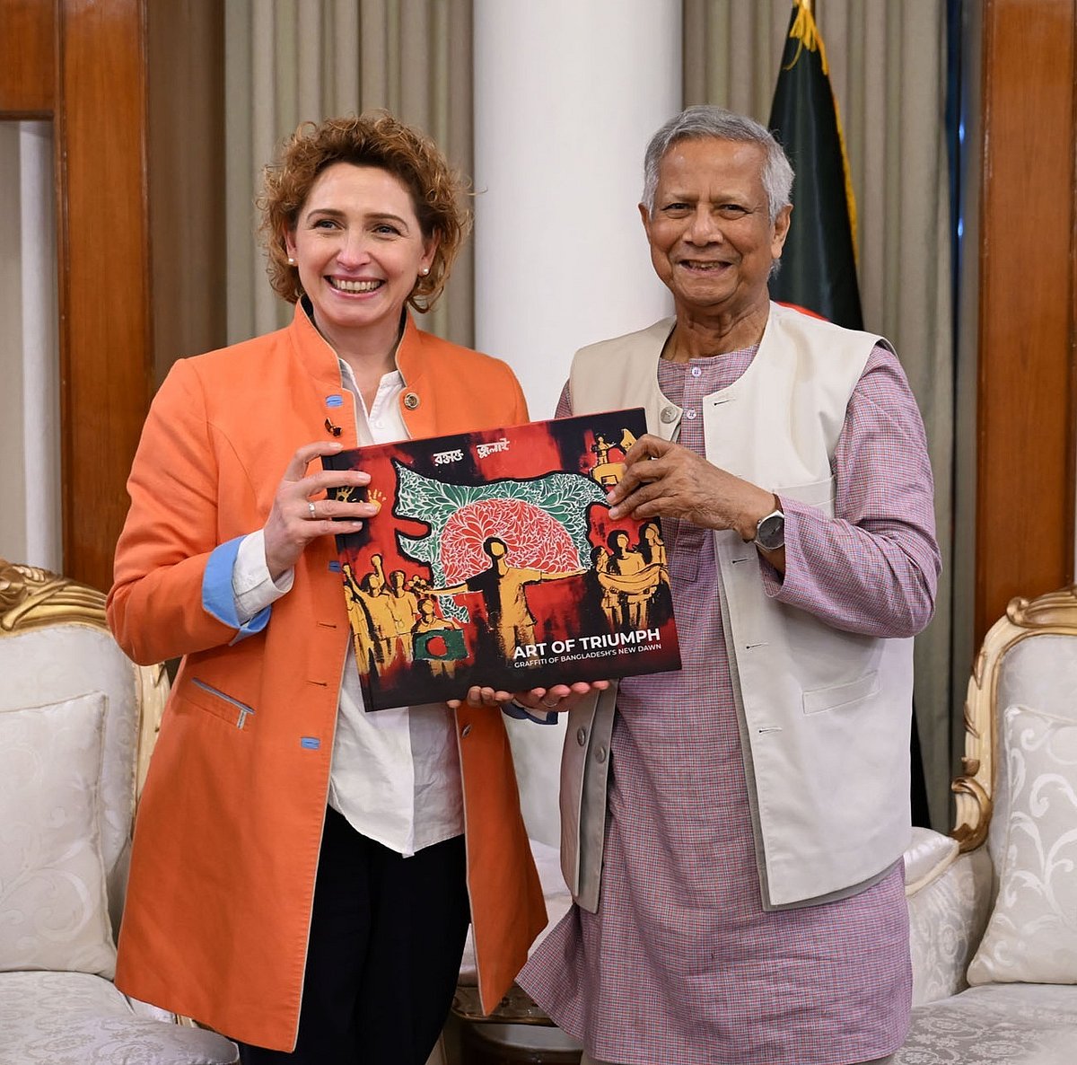 প্রধান উপদেষ্টা অধ্যাপক মুহাম্মদ ইউনূসের সঙ্গে সাক্ষাৎ করেন ইউরোপীয় বিনিয়োগ ব্যাংকের (ইআইবি) ভাইস প্রেসিডেন্ট নিকোলা বিয়ার। আজ বুধবার ঢাকায় রাষ্ট্রীয় অতিথি ভবন যমুনায়