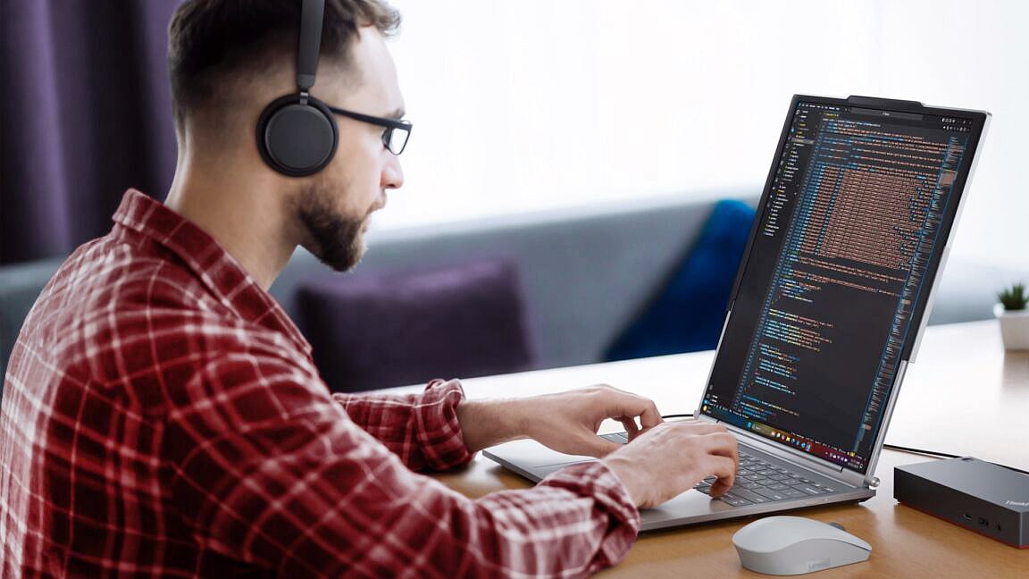 থিংকবুক প্লাস জেন ৬ রোলেবল মডেলের ল্যাপটপ