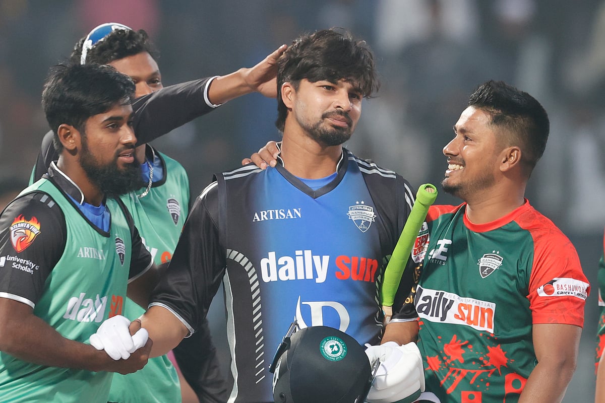 ৭ বলে অপরাজিত ৩২ রানের ইনিংস খেলেন নুরুল