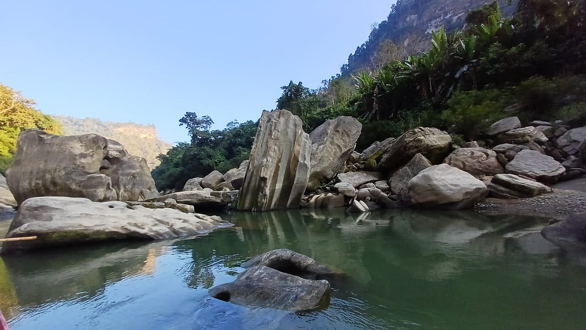বান্দরবানের থানচি উপজেলার তিন্দুর পাথরের রাজ্য। সম্প্রতি তোলা