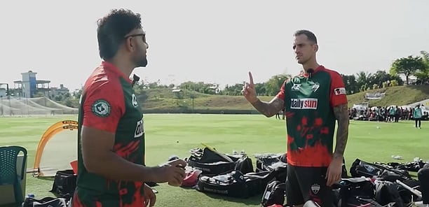 ইফতিখারকে কী বলছেন হেলস