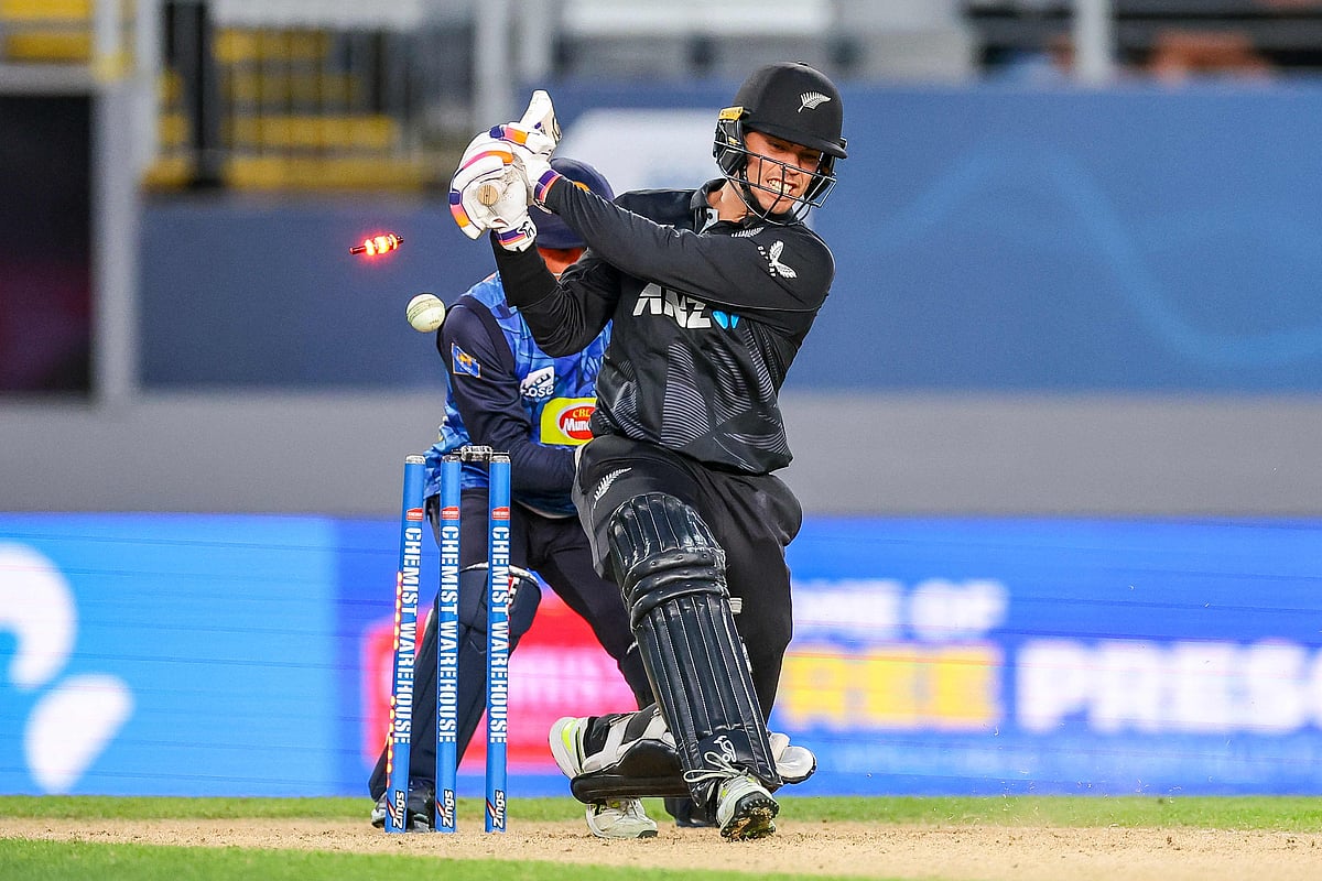 মার্ক চ্যাপম্যান বোল্ড, নিউজিল্যান্ড অলআউট ১৫০ রানে। ম্যাচের সর্বোচ্চ ৮১ রান করেছেন চ্যাপম্যান