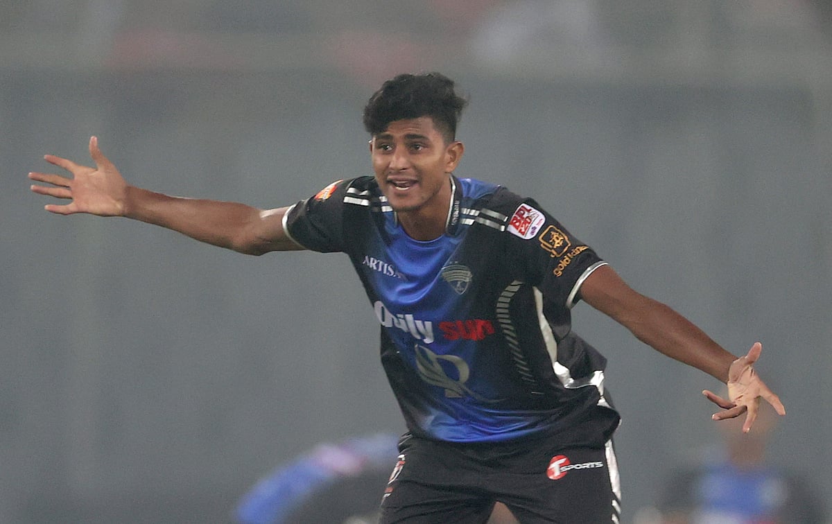 রংপুর রাইডার্সের ফাস্ট বোলার নাহিদ রানা