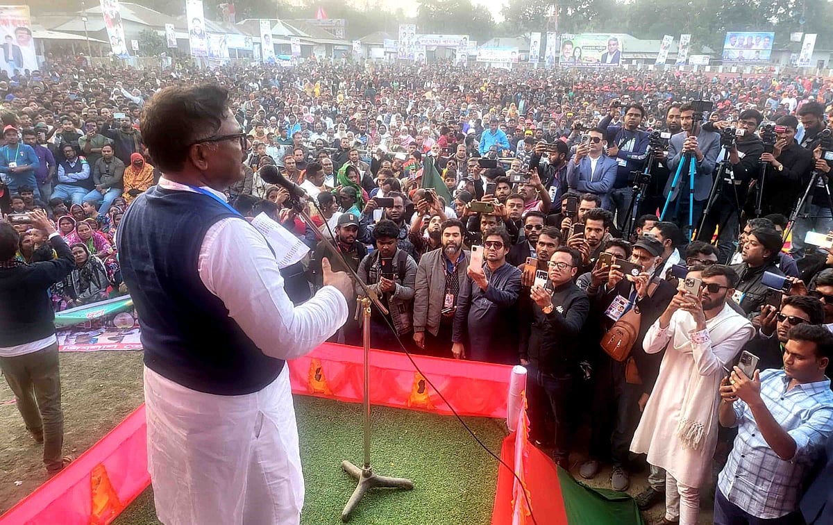 নাটোর সদরের বড় হরিশপুর ইউনিয়ন বিএনপি আয়োজিত জনসভায় প্রধান অতিথির বক্তব্য দেন রুহুল কুদ্দুস তালুকদার। শনিবার উপজেলার শংকরভাগ মাঠে