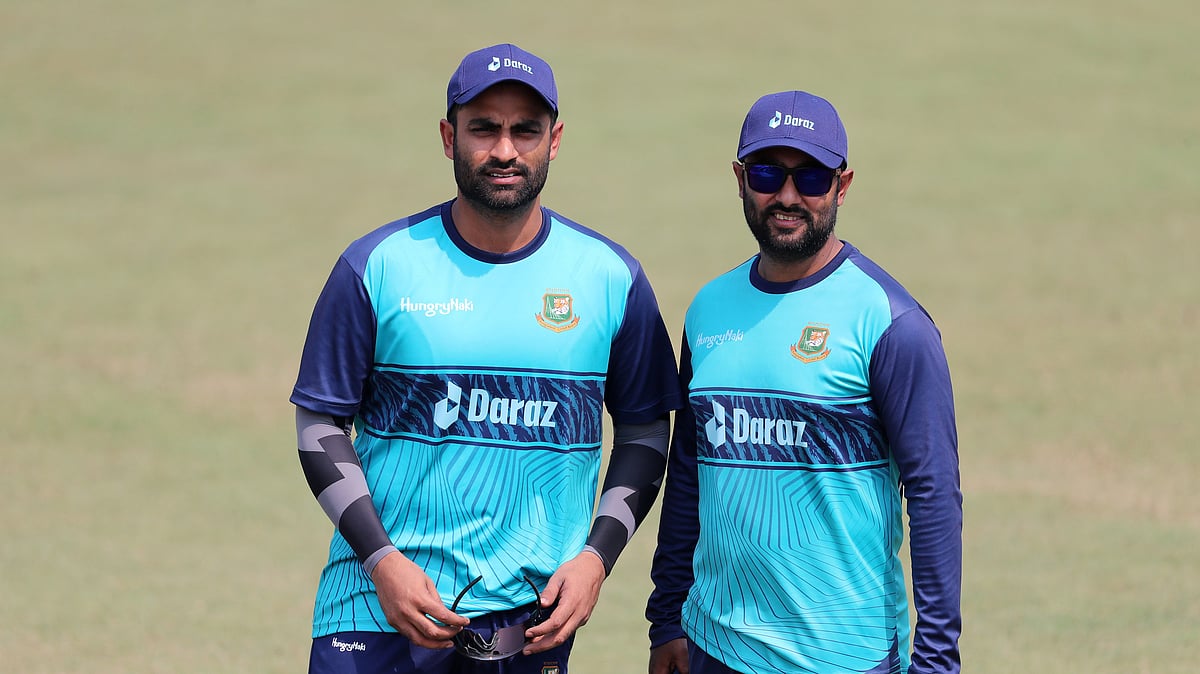 তামিম ইকবাল–নাফিস ইকবাল যখন এক ফ্রেমে। ২০২২ সালের ফেব্রুয়ারিতে তোলা ছবি।