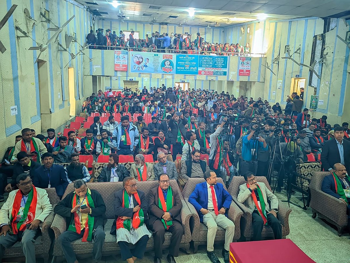 রংপুর টাউন হলে সাংবাদিক সমাবেশে উপস্থিত বিভিন্ন গণমাধ্যমের সাংবাদিকেরা। ১১ জানুয়ারি