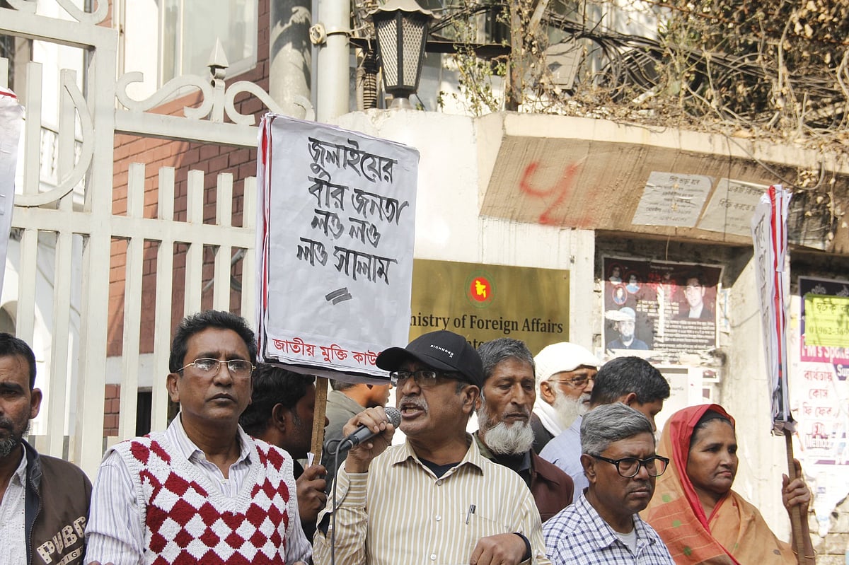 সমাবেশ বক্তব্য দেন জাতীয় মুক্তি কাউন্সিলের সম্পাদক ফয়জুল হাকিম। ঢাকা, ১২ জানুয়ারি