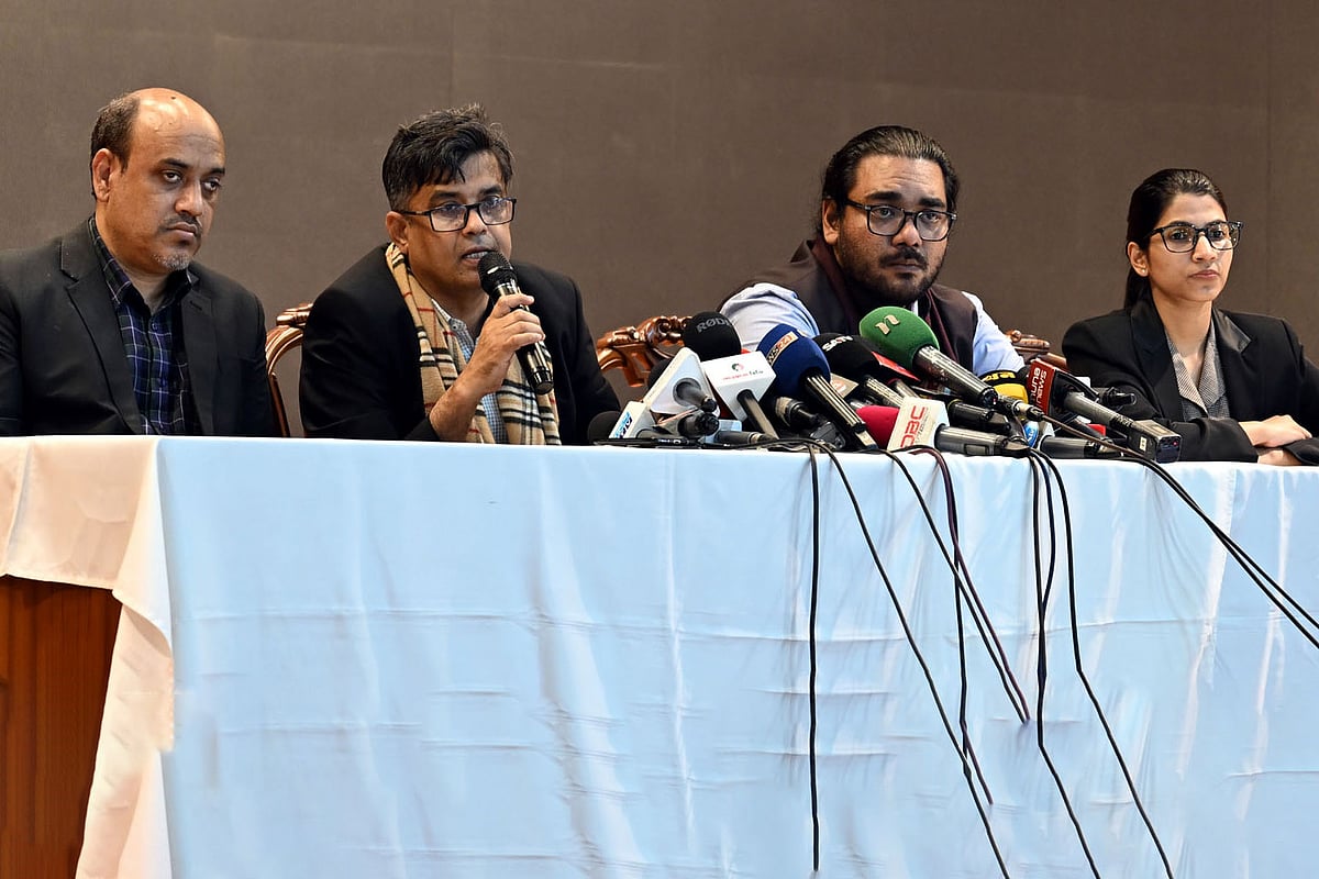 প্রধান উপদেষ্টার প্রেস সচিব শফিকুল আলম সংবাদ ব্রিফিংয়ে বক্তব্য দেন। ফরেন সার্ভিস একাডেমি, ঢাকা, ১২ জানুয়ারি