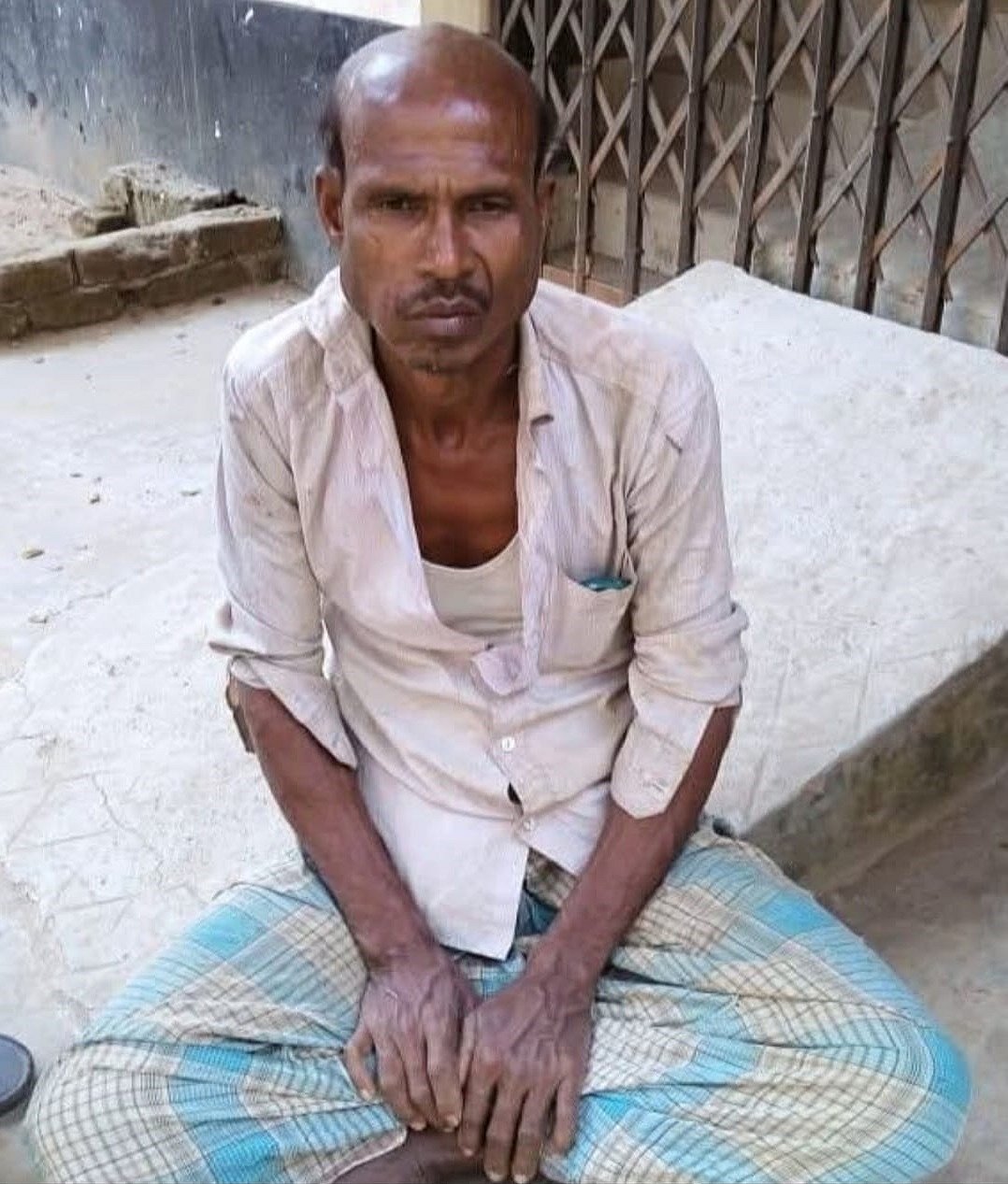 চন্দনাইশে অপহরণকারীদের হাত থেকে মুক্তি পাওয়া কাঠুরিয়া আহমদ হোসেন