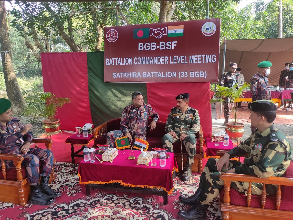 ভোমরা সীমান্তে ব্যাটালিয়ন পর্যায়ে পতাকা বৈঠকে বিজিবির নেতৃত্ব দেন লেফটেন্যান্ট কর্নেল মো. আশরাফুল হক ও বিএসএফের নেতৃত্ব দেন ব্যাটালিয়ন কমান্ড্যান্ট শ্রী রমেশ কুমার। আজ রোববার দুপুরে