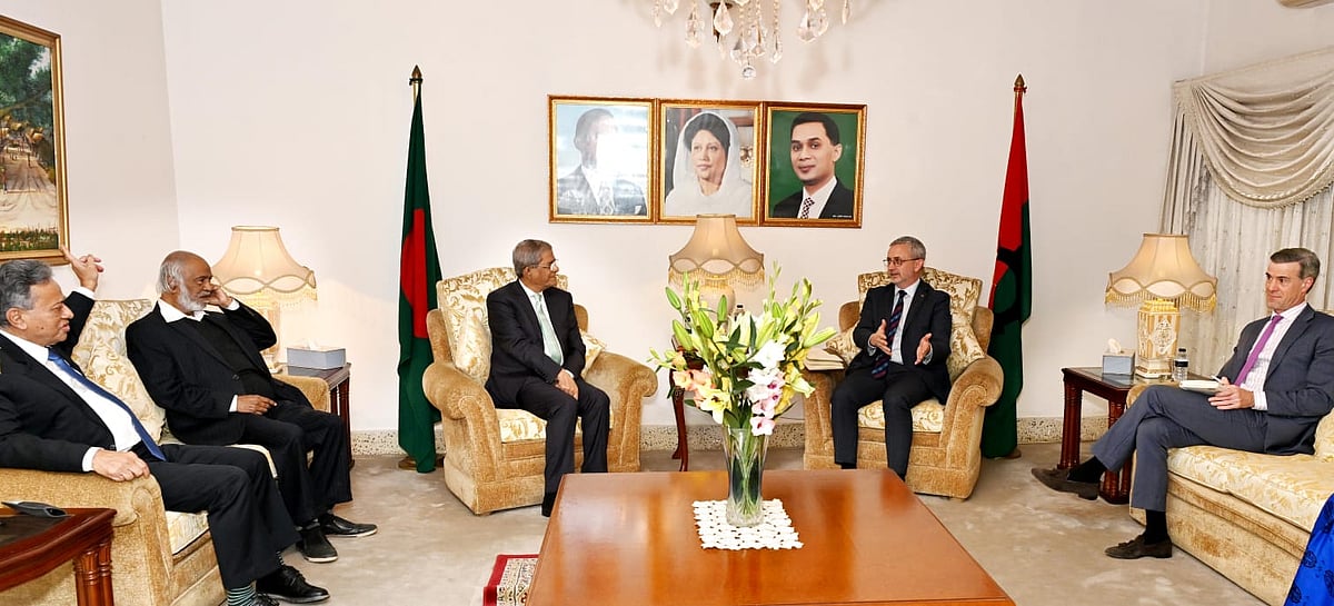 রাজধানীর গুলশানে আজ রোববার বিকেলে বিএনপি চেয়ারপারসনের কার্যালয়ে দলটির নেতাদের সঙ্গে বৈঠক করেন ইইউ রাষ্ট্রদূত