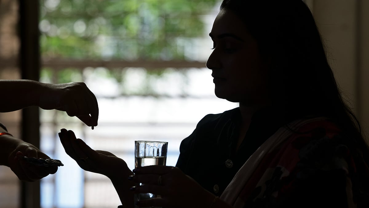 চিকিৎসকের পরামর্শ মেনে প্রয়োজনে ওষুধ খেতে হবে