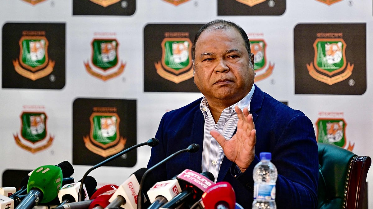 সংবাদ সম্মেলনে প্রধান নির্বাচক গাজী আশরাফ হোসেন। আজ মিরপুরে