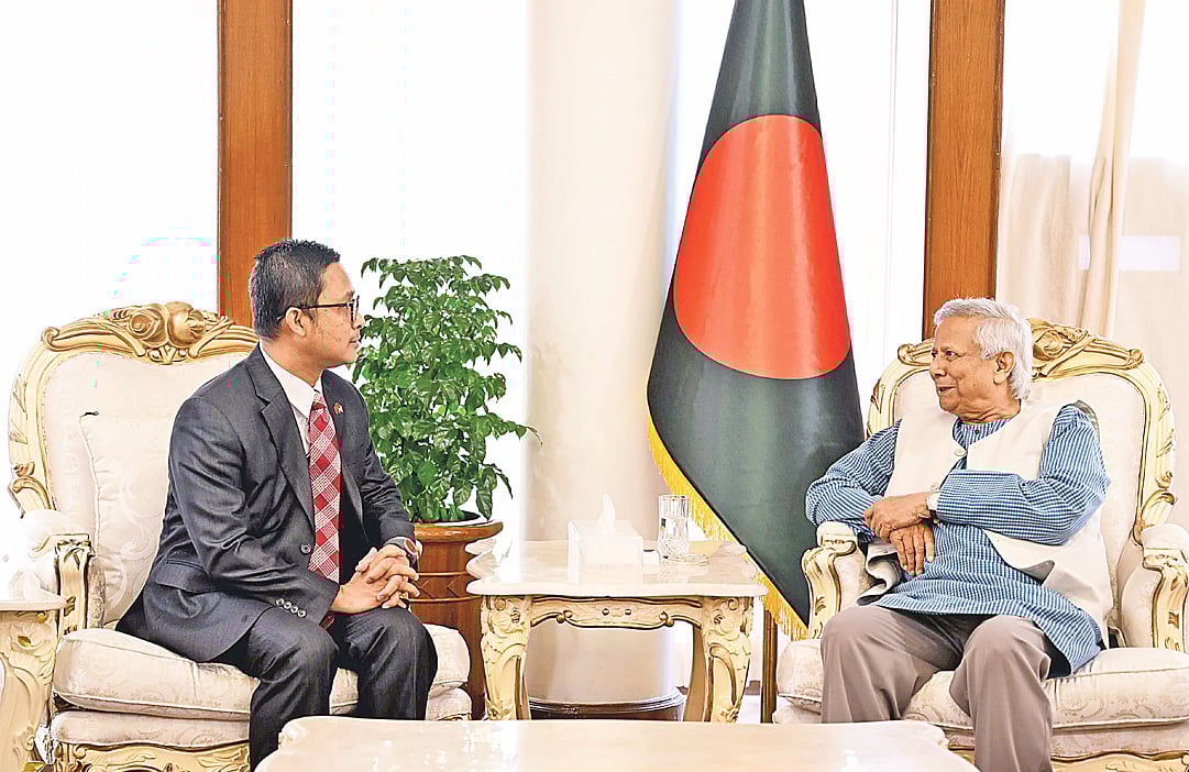 প্রধান উপদেষ্টা অধ্যাপক মুহাম্মদ ইউনূসের সঙ্গে ঢাকায় রাষ্ট্রীয় অতিথি ভবন যমুনায় বাংলাদেশে মালয়েশিয়ার হাইকমিশনার মোহাম্মদ সুহাদা ওসমান সাক্ষাৎ করেন