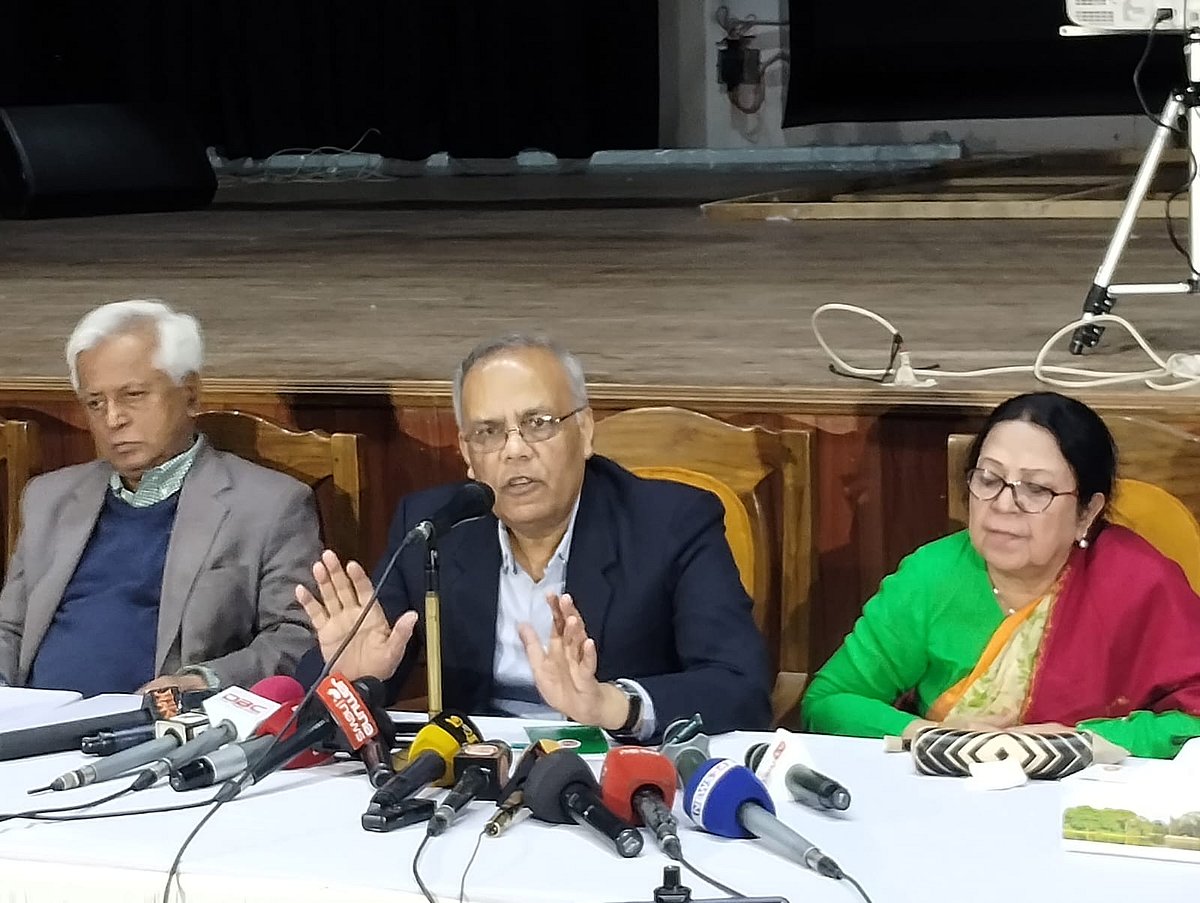 বরিশাল বিভাগের ছয় জেলার সাংবাদিকদের সঙ্গে মতবিনিময় করেন গণমাধ্যম সংস্কার কমিশনের প্রধান কামাল আহমেদ ও অন্য সদস্যরা। সোমবার দুপুরে বরিশাল শিল্পকলা একাডেমি মিলনায়তনে