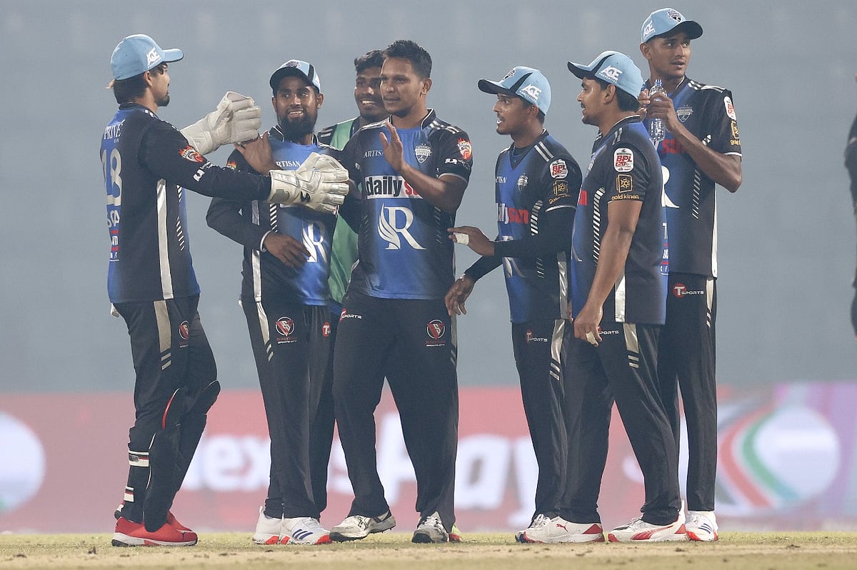 শেষ ওভারে দারুণ বোলিং করে রংপুরের জয় নিশ্চিত করেন সাইফউদ্দিন