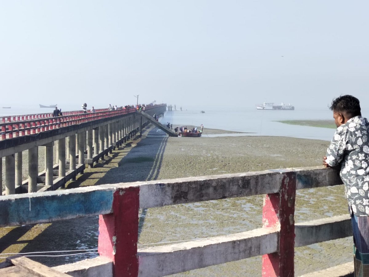 চট্টগ্রামের সীতাকুণ্ডের কুমিরা ঘাট। আজ সকাল ১০টায় তোলা