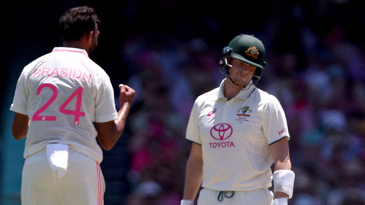 ৯৯৯৯ রানে আউট হওয়ার পর স্টিভ স্মিথ