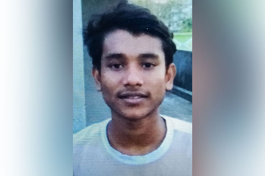 ট্রাকের ধাক্কায় নিহত হয়েছে ঢাকা সিটি কলেজের শিক্ষার্থী আরাফাত তানজিদ