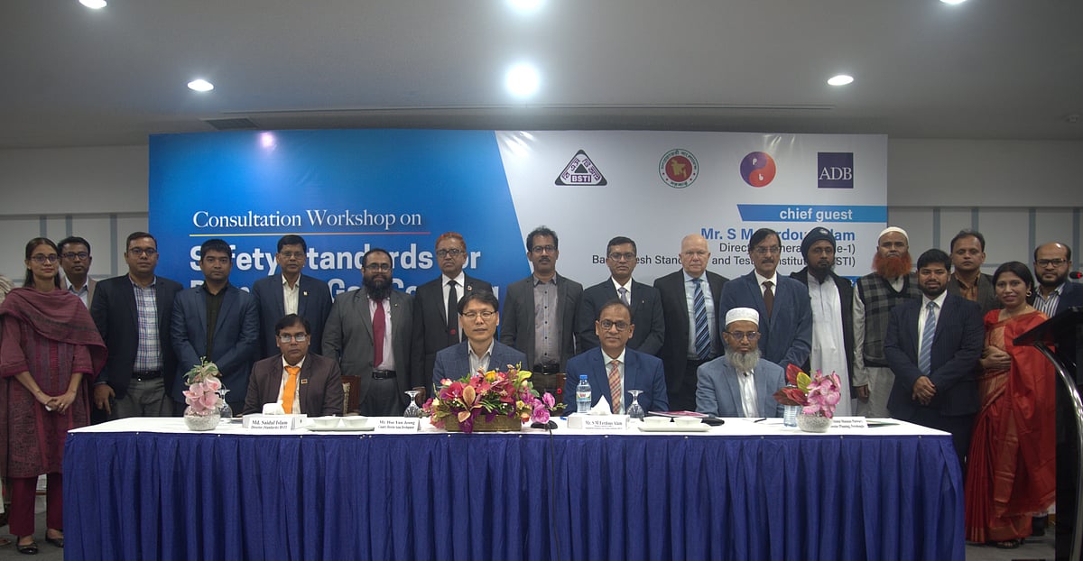রাজধানীর একটি হোটেলে অনুষ্ঠিত ‘সেফটি স্ট্যান্ডার্ডস ফর ডোমেস্টিক গ্যাস কুকিং অ্যাপ্লায়েন্সেস’ শীর্ষক এক কর্মশালায় প্রধান অতিথি হিসেবে উপস্থিত ছিলেন বিএসটিআইর মহাপরিচালক এস এম ফেরদৌস আলম। আজ মঙ্গলবার