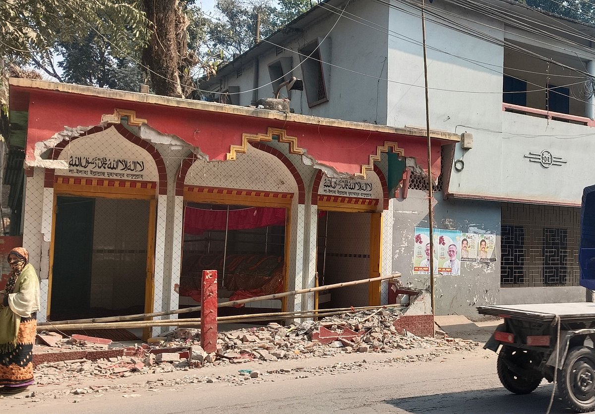 ময়মনসিংহ নগরের থানা ঘাটের হজরত শাহ সুফী সৈয়দ কালু শাহের (রহ) মাজার ও আশপাশের এলাকায় ১৪৪ ধারা জারি করেছে জেলা প্রশাসন