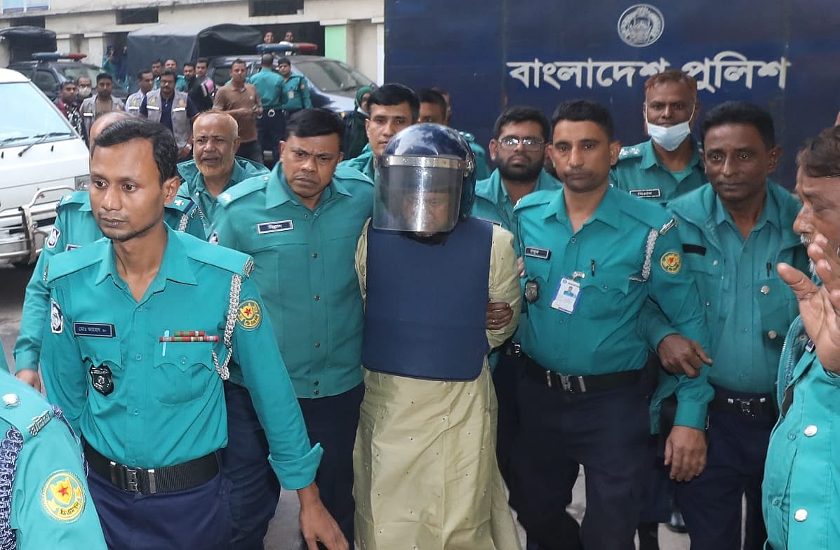 এনবিআরের সাবেক সদস্য মতিউর রহমানকে আদালতে আনা হচ্ছে