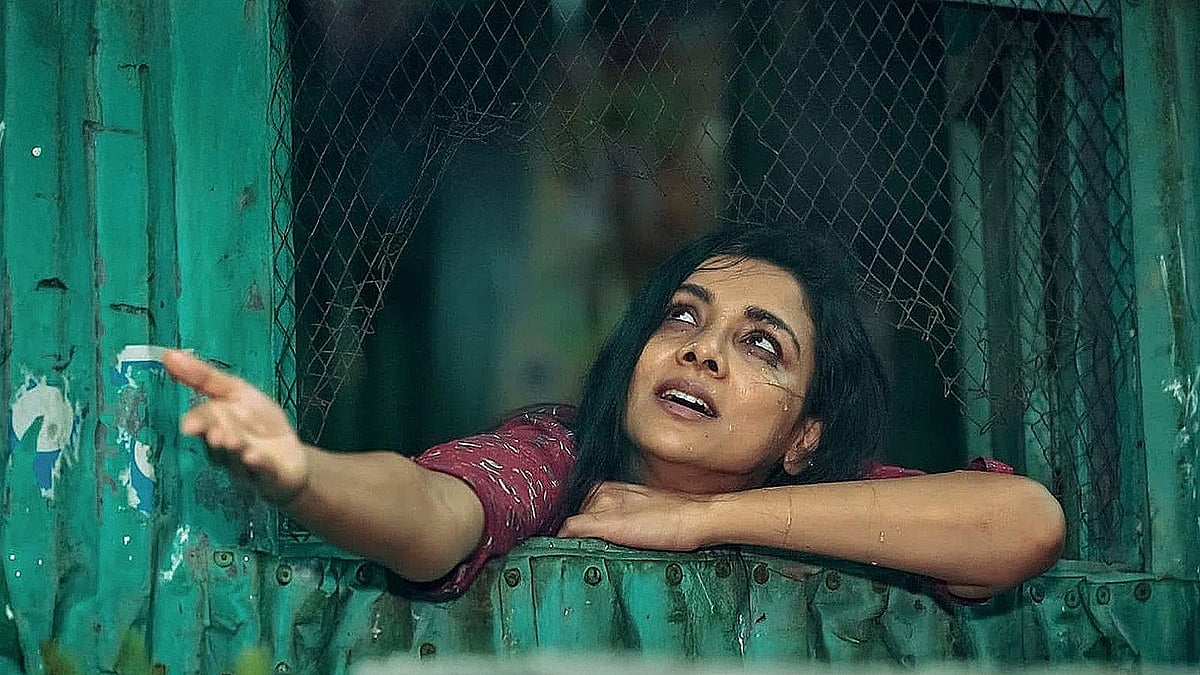 নীলপদ্ম চলচ্চিত্রের দৃশ্যে রুনা খান