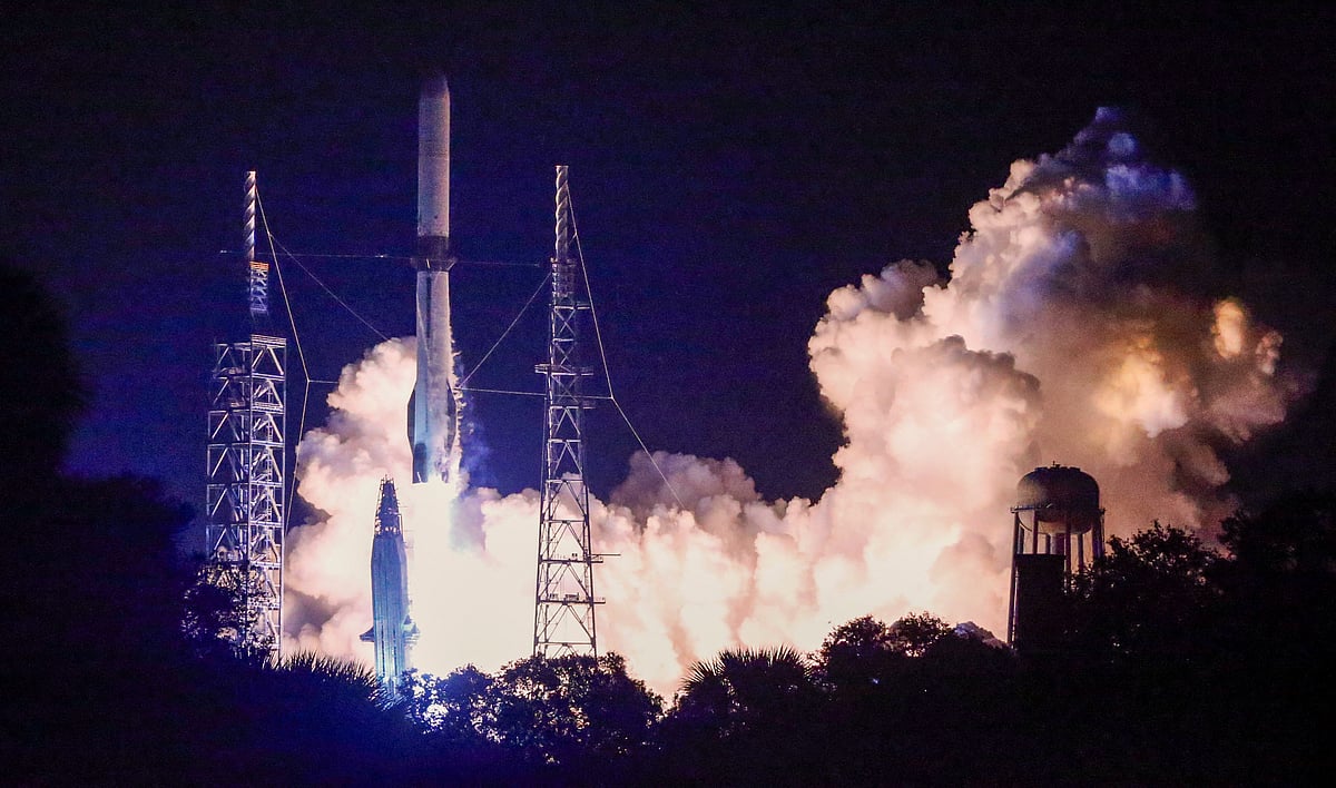 ব্লু অরিজিনের নিউ গ্লেন রকেট উৎক্ষেপণ। আজ ফ্লোরিডায়  ক্যাপ ক্যানাভেরাল স্পেস ফোর্স স্টেশনে