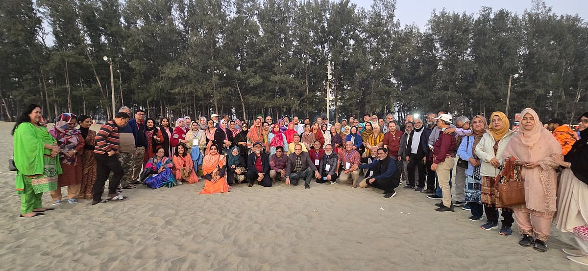 পর্যটন নগরী কক্সবাজারে ‘ভালোবাসার ৭৭’ আয়োজিত চট্টগ্রাম কলেজের প্রাক্তন শিক্ষার্থীদের পুনর্মিলনী