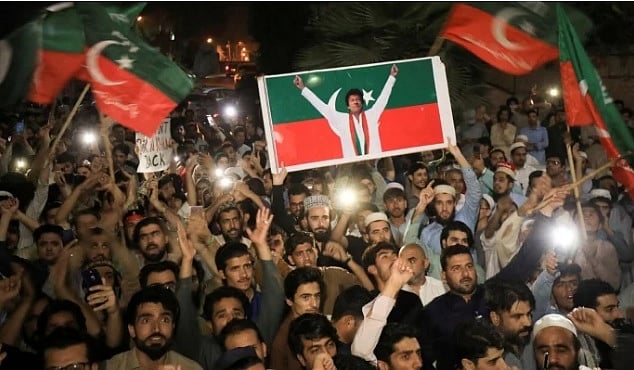 ইমরান খানের মুক্তির দাবিতে পিটিআই নেতাকর্মীদের বিক্ষোভ