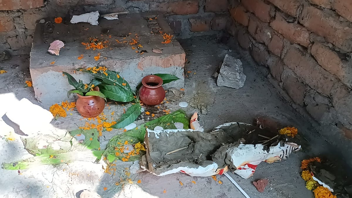 গাজীপুরের কালিয়াকৈরের বরইতলী এলাকায় পাঁঠাবলি মন্দিরের প্রতিমা ভাঙচুর করেছে দুর্বৃত্তরা