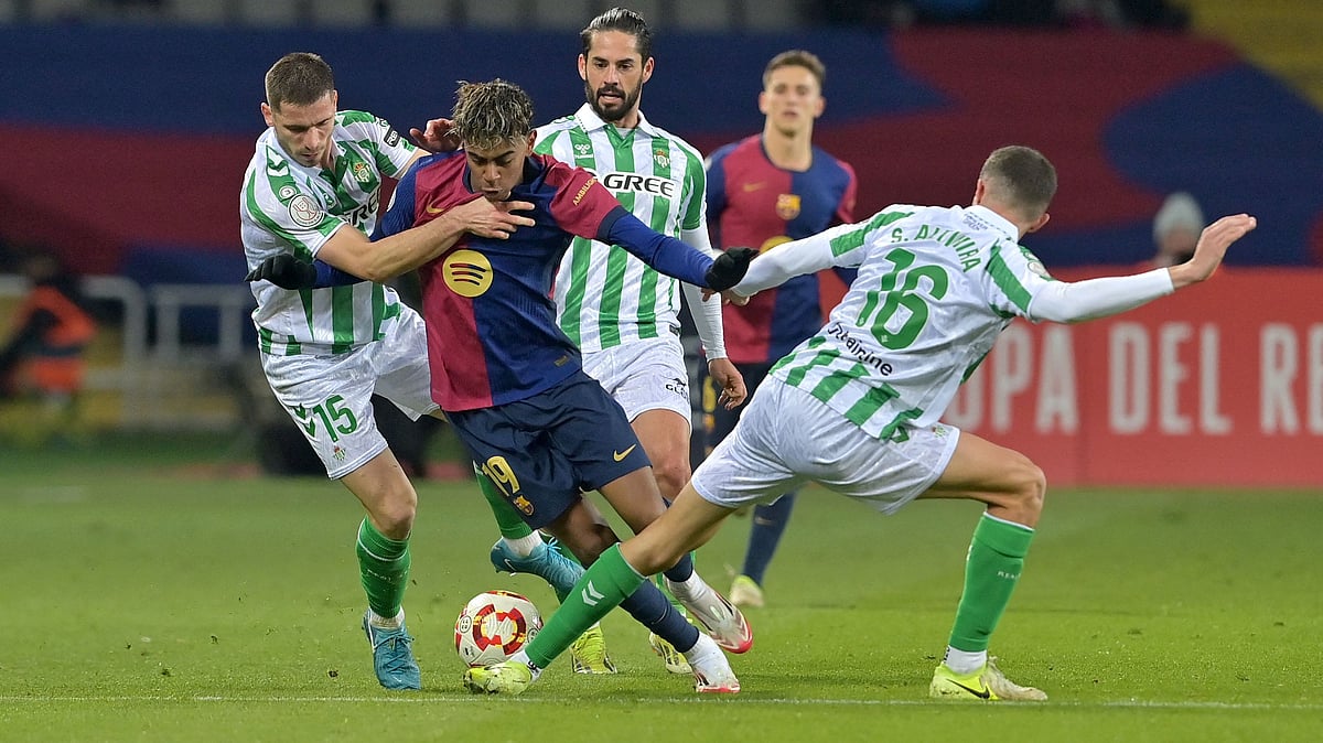 অপ্রতিরোধ্য ইয়ামালকে থামানোর চেষ্টায় বেতিসের খেলোয়াড়রা