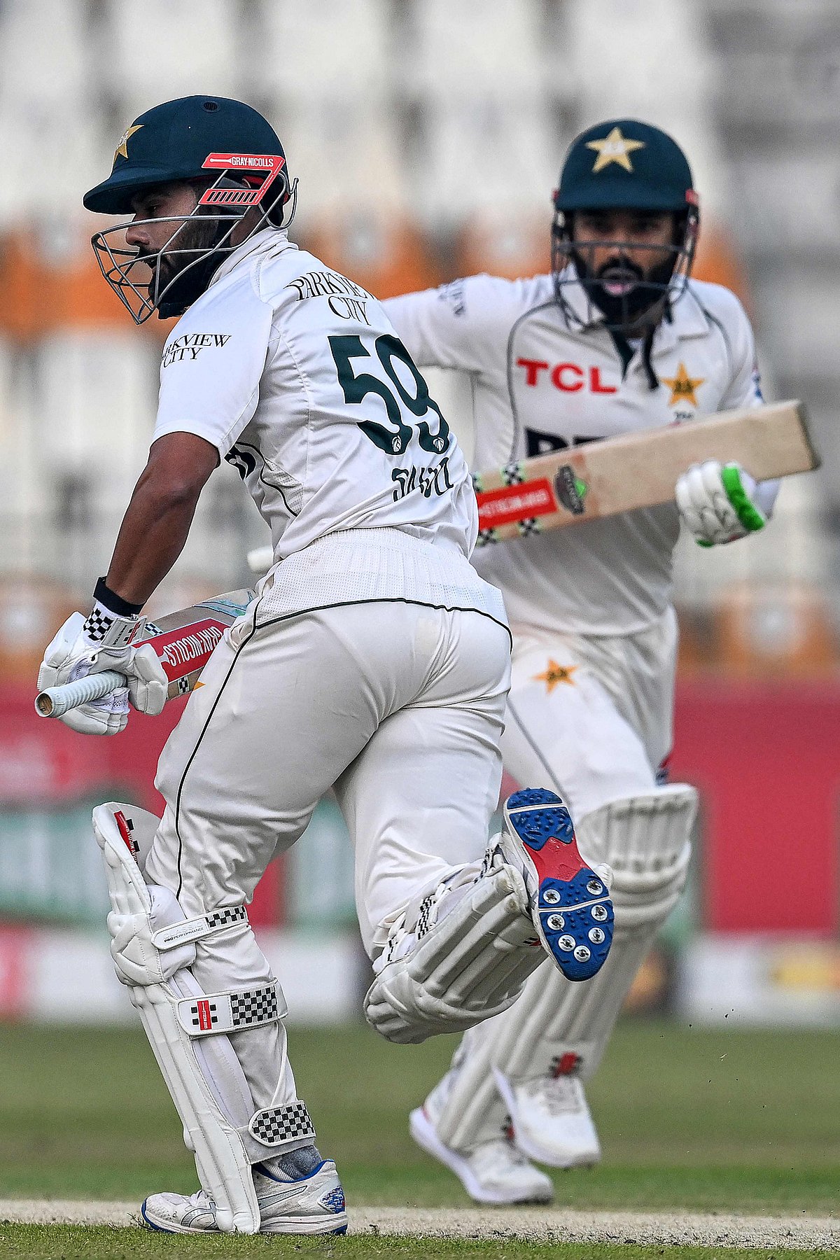 ৯৭ রানের জুটি গড়েছেন সৌদ শাকিল ও মোহাম্মদ রিজওয়ান