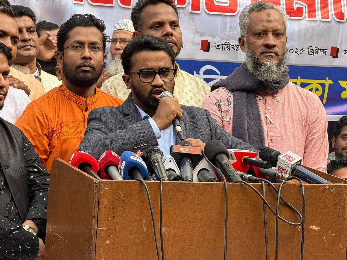 জুলাই গণ-অভ্যুত্থানে গণহত্যায় জড়িত ব্যক্তিদের বিচারের দাবিতে সমাবেশে বক্তব্য দেন গণ অধিকার পরিষদের সাধারণ সম্পাদক রাশেদ খান। জ শুক্রবার বিকেলে রাজধানীর বিজয়নগরে