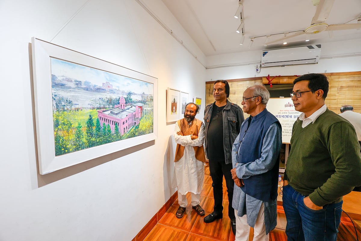 ‘শতবর্ষের ঢাকা’ শিরোনামে শিল্পী আল আখির সরকারের একক চিত্র প্রদর্শনী। গতকাল রাজধানীর লালমাটিয়ার শিল্পাঙ্গনে