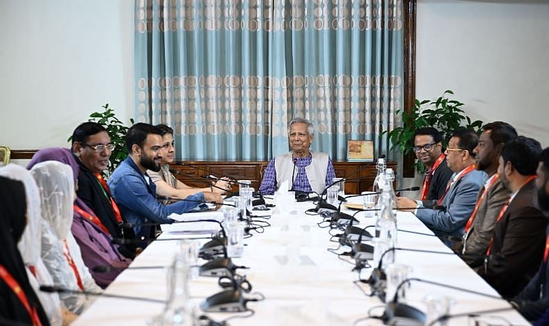 প্রধান উপদেষ্টা অধ্যাপক মুহাম্মদ ইউনূসের সঙ্গে নবীন উদ্যোক্তাদের বৈঠক। রাষ্ট্রীয় অতিথি ভবন যমুনায়, ১৮ জানুয়ারি ২০২৫