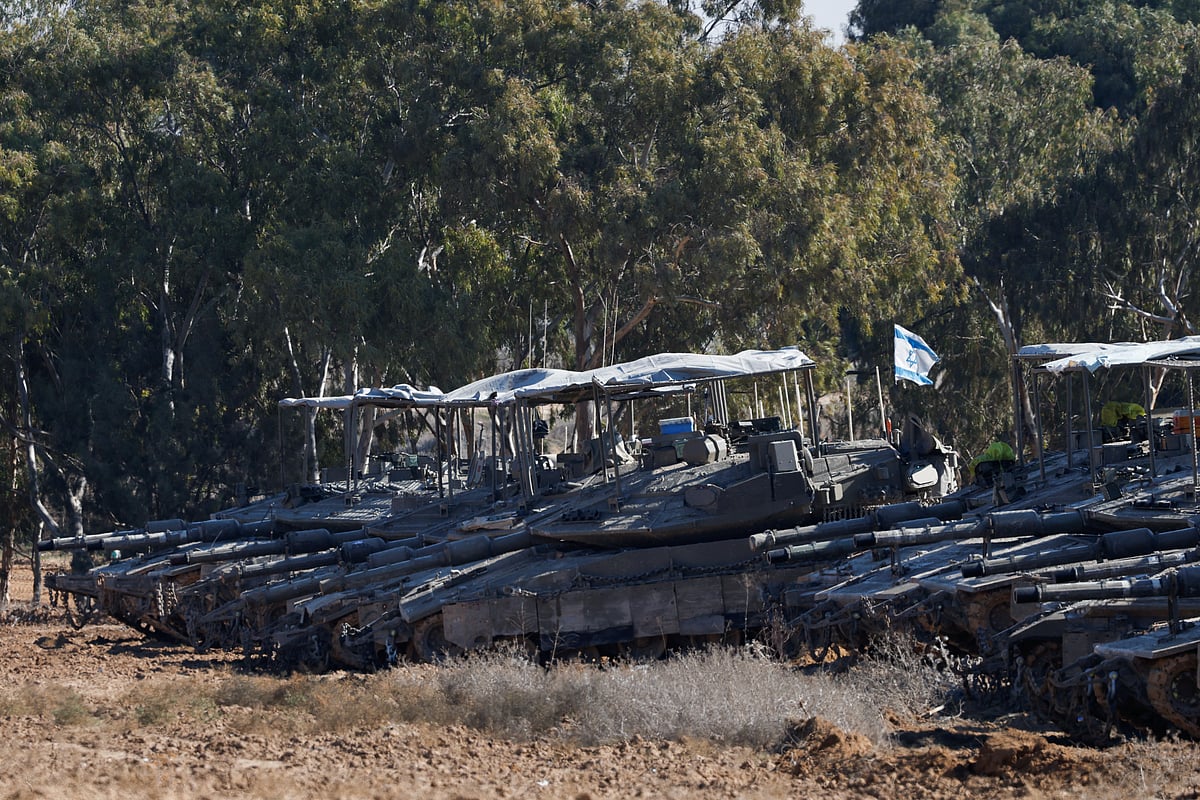 যুদ্ধবিরতি কার্যকরের আগে ইসরায়েলের দক্ষিণাঞ্চলে গাজা–ইসরায়েল সীমান্তের কাছে বেশ কিছু ট্যাংক পার্ক করে রাখা হয়েছে। ১৮ জানুয়ারি