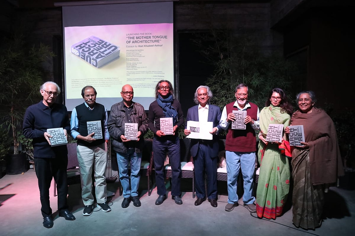 বইটি স্থপতি কাজী খালিদ আশরাফের তিন দশকের স্থাপত্যবিষয়ক ভাবনা ও দর্শনের সারাংশ। বেঙ্গল শিল্পালয়, ধানমণ্ডি, ১৮ জানুয়ারি