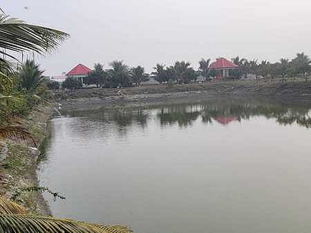 কুমিল্লার মেঘনা উপজেলার বড়কান্দা ইউনিয়নের হরিপুর গ্রামে মেঘনা নদীর বুকে রিসোর্ট বানিয়েছেন পুলিশের অতিরিক্ত ডিআইজি গাজী মোজাম্মেল হক। সম্প্রতি তোলা