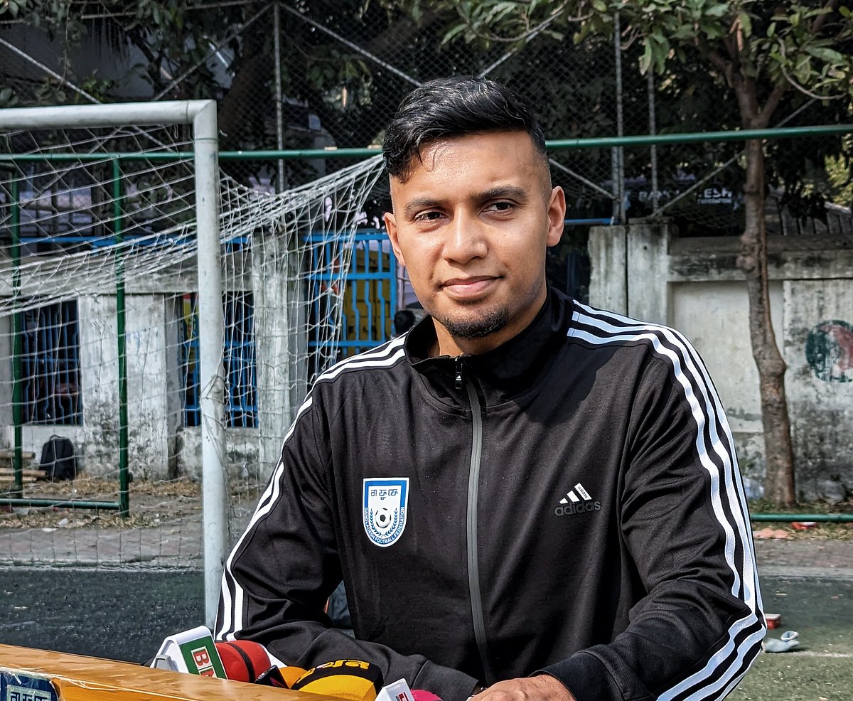 বাংলাদেশ জাতীয় দলের মিডফিল্ডার জামাল ভূঁইয়া