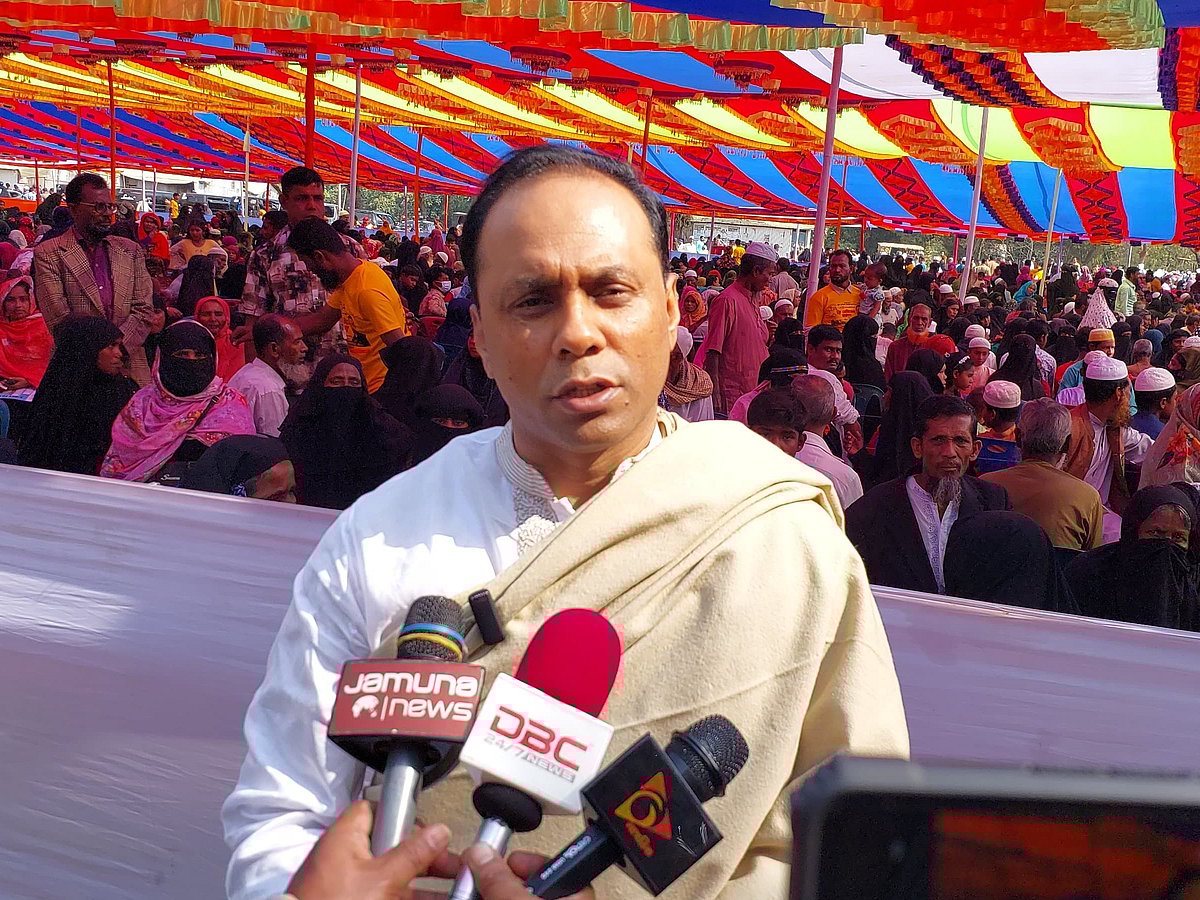 নেত্রকোনার কলমাকান্দায় বিনা মূল্যে চিকিৎসাসেবার কর্মসূচিতে এসে সাংবাদিকদের বিভিন্ন প্রশ্নের জবাব দেন বিএনপির আইনবিষয়ক সম্পাদক কায়সার কামাল। আজ সকালে উপজেলার নাজিরপুরে