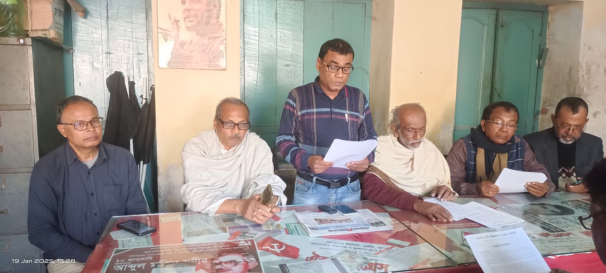 যশোর শহরের নীল রতন ধর সড়কে ভবদহ পানিনিষ্কাশন সংগ্রাম কমিটির অস্থায়ী কার্যালয়ে আজ রোববার দুপুরে সংবাদ সম্মেলনের আয়োজন করা হয়